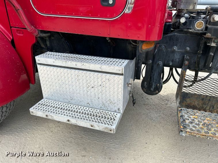 image for item DR4643 2007 Peterbilt 357  ready mix truck