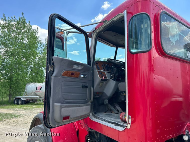 image for item DR4643 2007 Peterbilt 357  ready mix truck