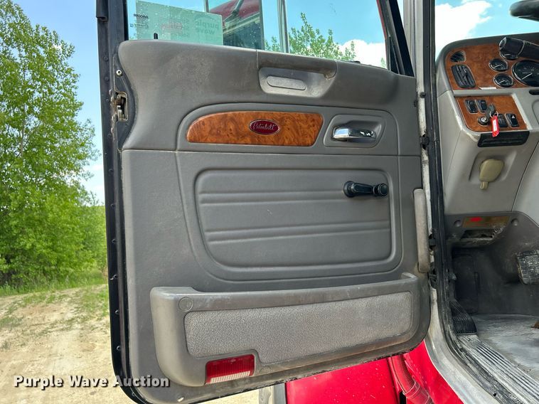 image for item DR4643 2007 Peterbilt 357  ready mix truck