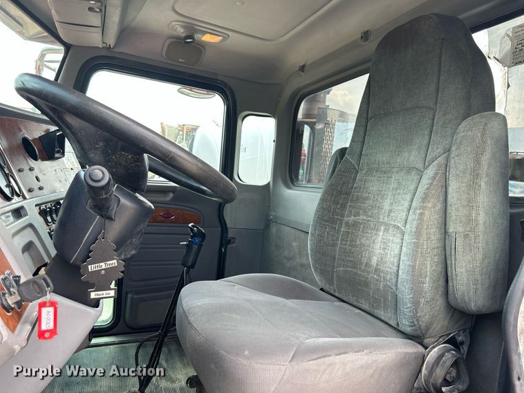 image for item DR4643 2007 Peterbilt 357  ready mix truck