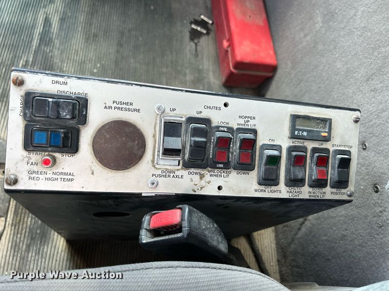 image for item DR4643 2007 Peterbilt 357  ready mix truck