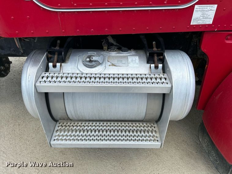 image for item DR4643 2007 Peterbilt 357  ready mix truck