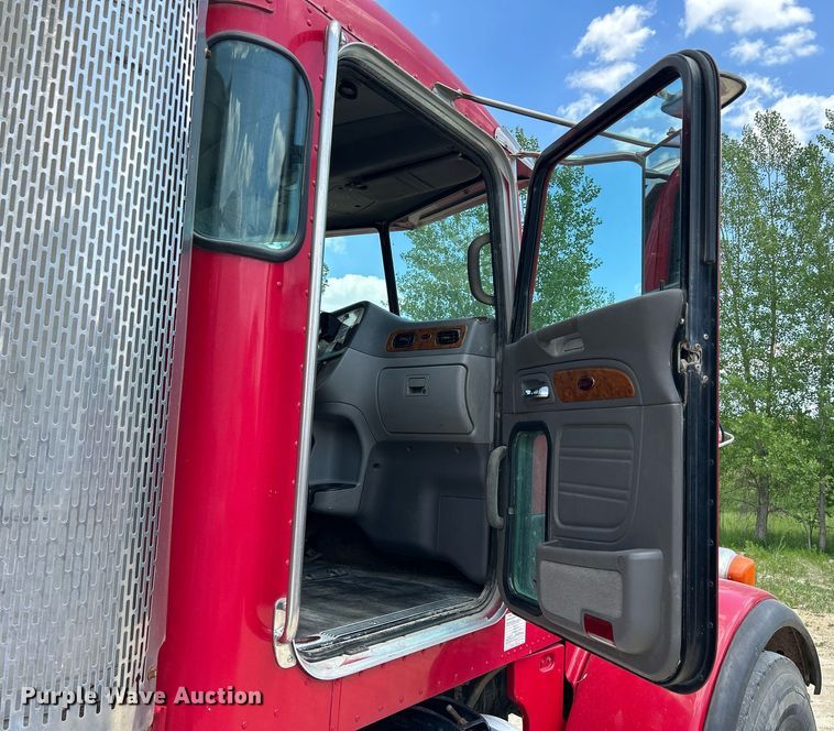 image for item DR4643 2007 Peterbilt 357  ready mix truck