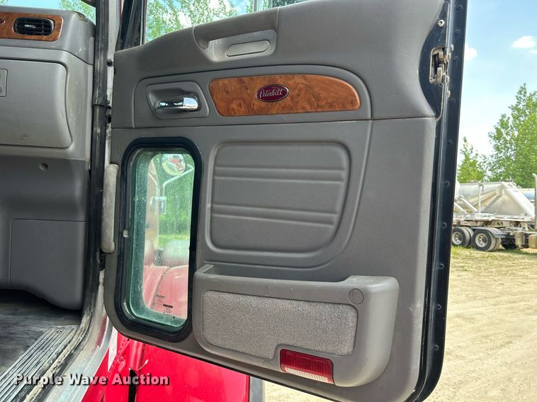 image for item DR4643 2007 Peterbilt 357  ready mix truck