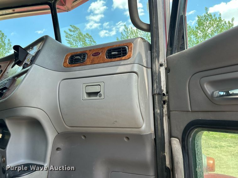 image for item DR4643 2007 Peterbilt 357  ready mix truck