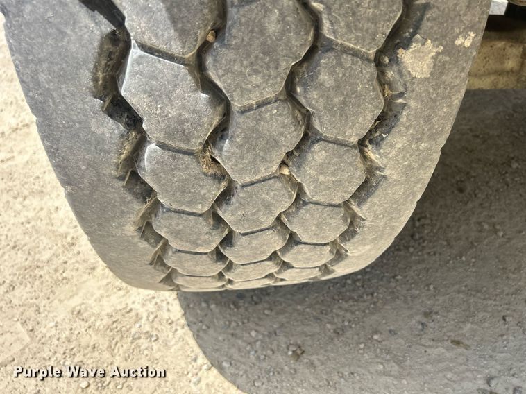 image for item DR4643 2007 Peterbilt 357  ready mix truck