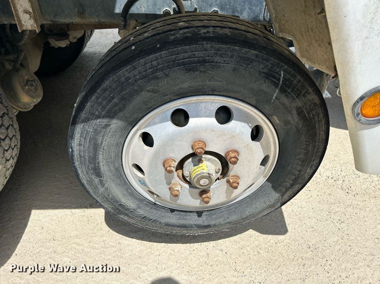 image for item DR4643 2007 Peterbilt 357  ready mix truck