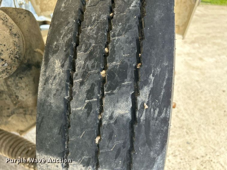 image for item DR4643 2007 Peterbilt 357  ready mix truck