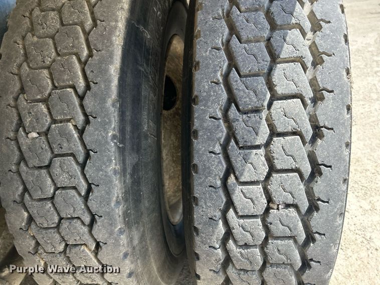 image for item DR4643 2007 Peterbilt 357  ready mix truck