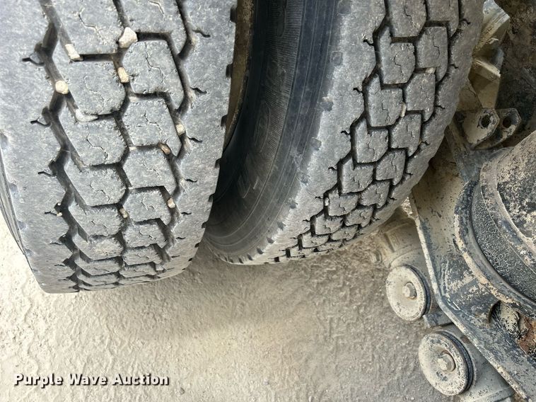 image for item DR4643 2007 Peterbilt 357  ready mix truck