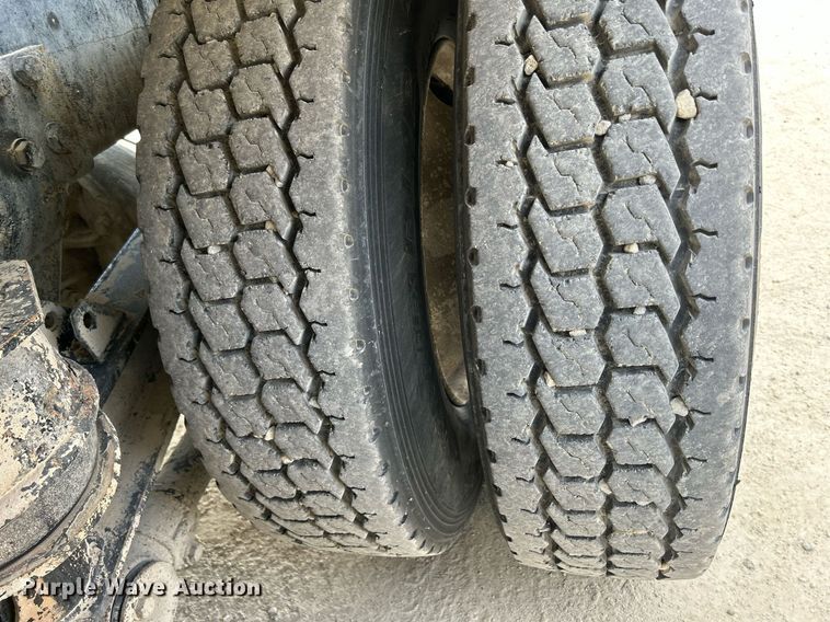 image for item DR4643 2007 Peterbilt 357  ready mix truck