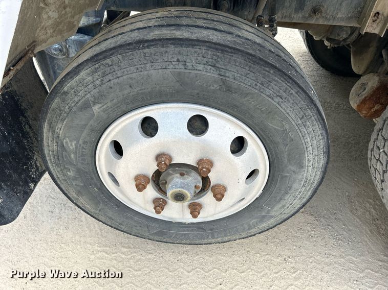 image for item DR4643 2007 Peterbilt 357  ready mix truck