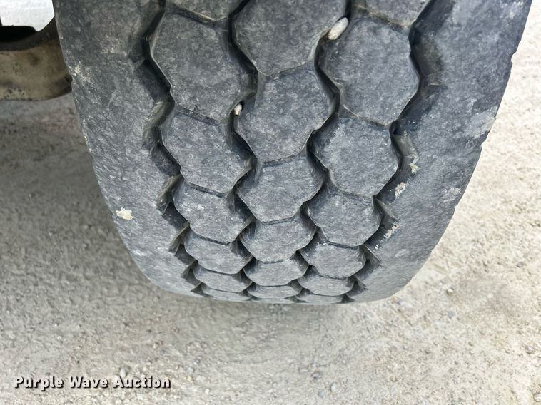 image for item DR4643 2007 Peterbilt 357  ready mix truck