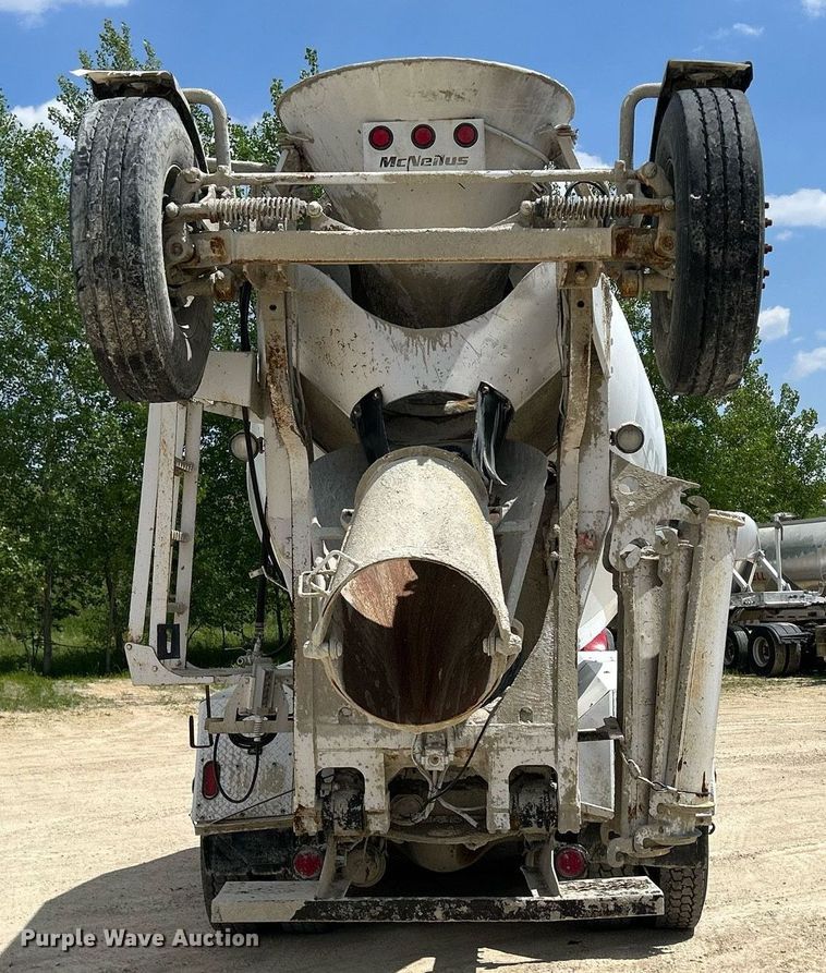 image for item DR4644 2007 Peterbilt 357  ready mix truck