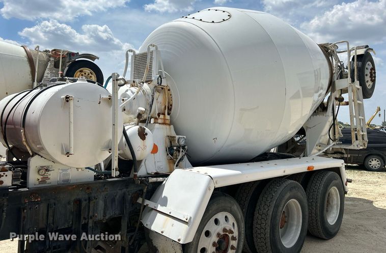 image for item DR4644 2007 Peterbilt 357  ready mix truck