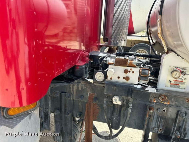 image for item DR4644 2007 Peterbilt 357  ready mix truck