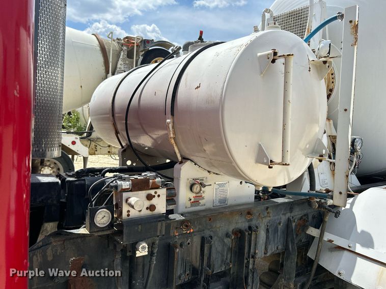 image for item DR4644 2007 Peterbilt 357  ready mix truck