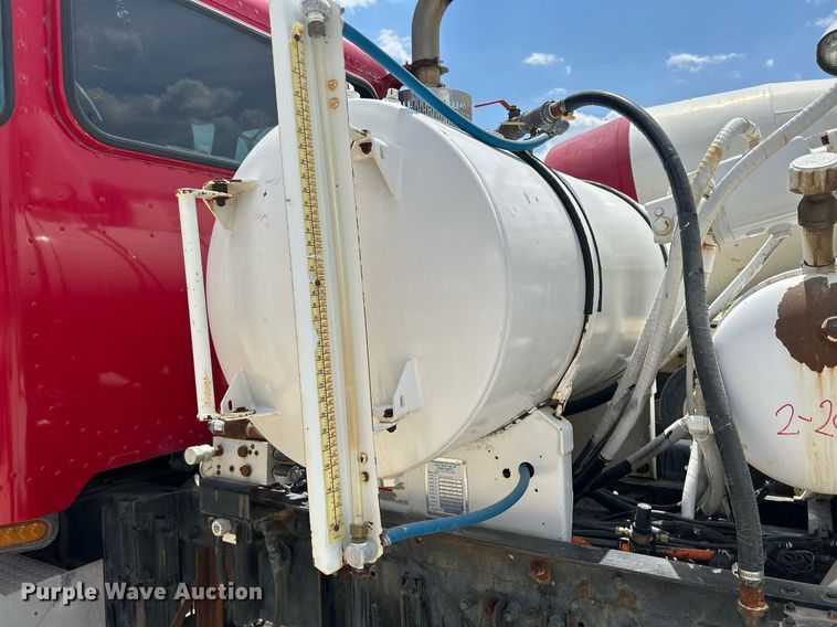 image for item DR4644 2007 Peterbilt 357  ready mix truck