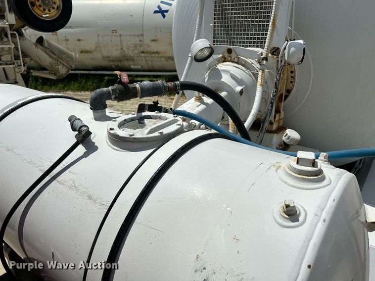 image for item DR4644 2007 Peterbilt 357  ready mix truck