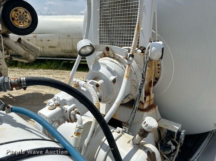 image for item DR4644 2007 Peterbilt 357  ready mix truck