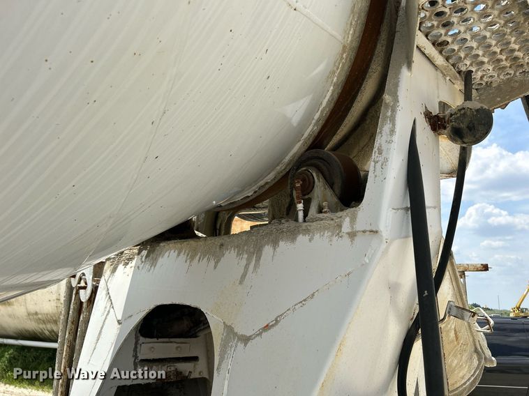 image for item DR4644 2007 Peterbilt 357  ready mix truck