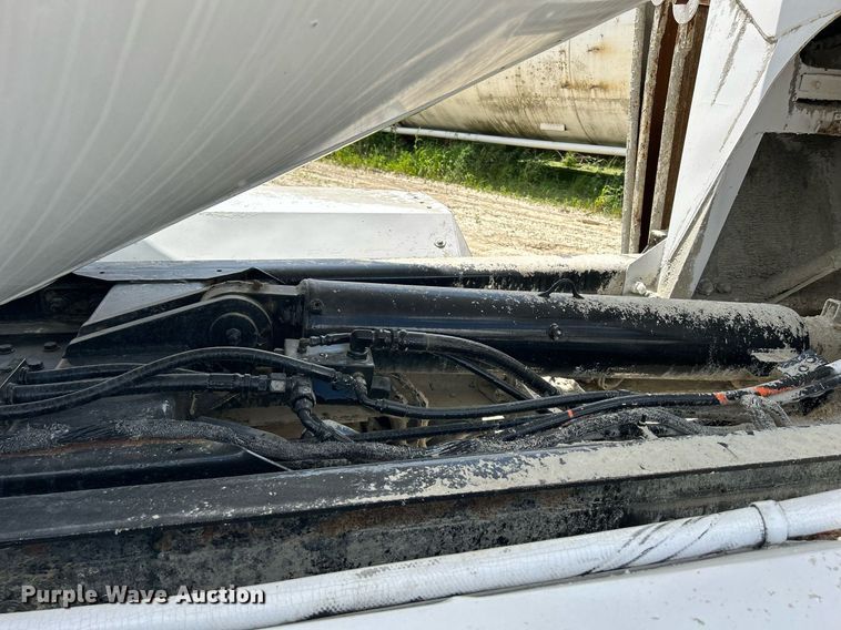 image for item DR4644 2007 Peterbilt 357  ready mix truck