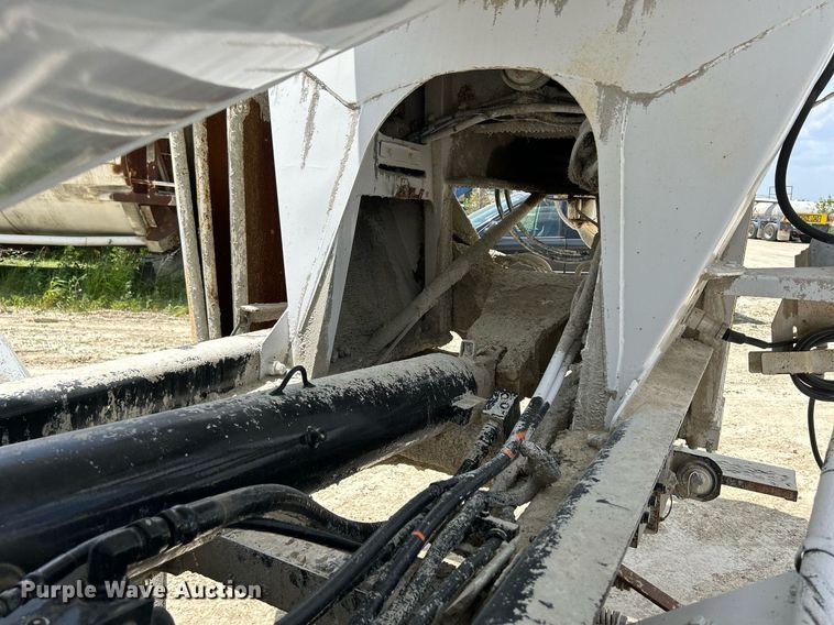 image for item DR4644 2007 Peterbilt 357  ready mix truck