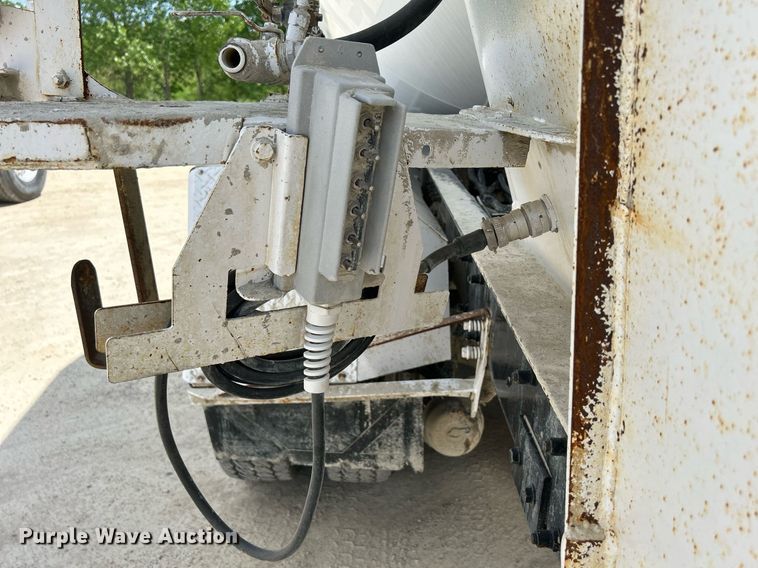 image for item DR4644 2007 Peterbilt 357  ready mix truck