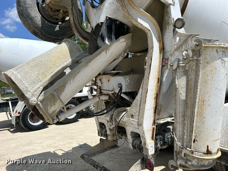 image for item DR4644 2007 Peterbilt 357  ready mix truck