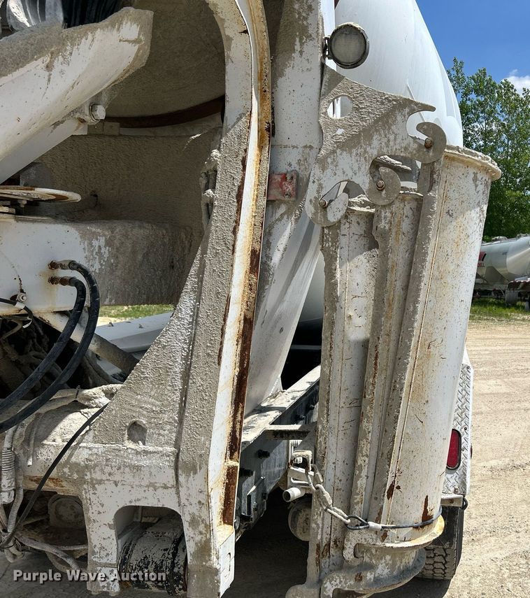 image for item DR4644 2007 Peterbilt 357  ready mix truck