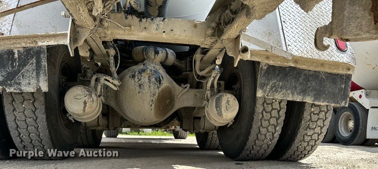 image for item DR4644 2007 Peterbilt 357  ready mix truck