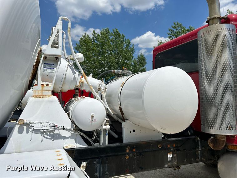 image for item DR4644 2007 Peterbilt 357  ready mix truck