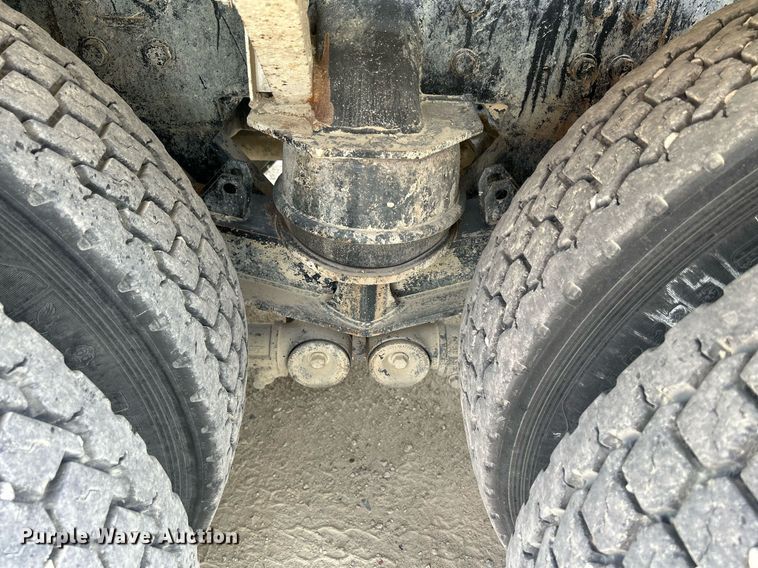 image for item DR4644 2007 Peterbilt 357  ready mix truck