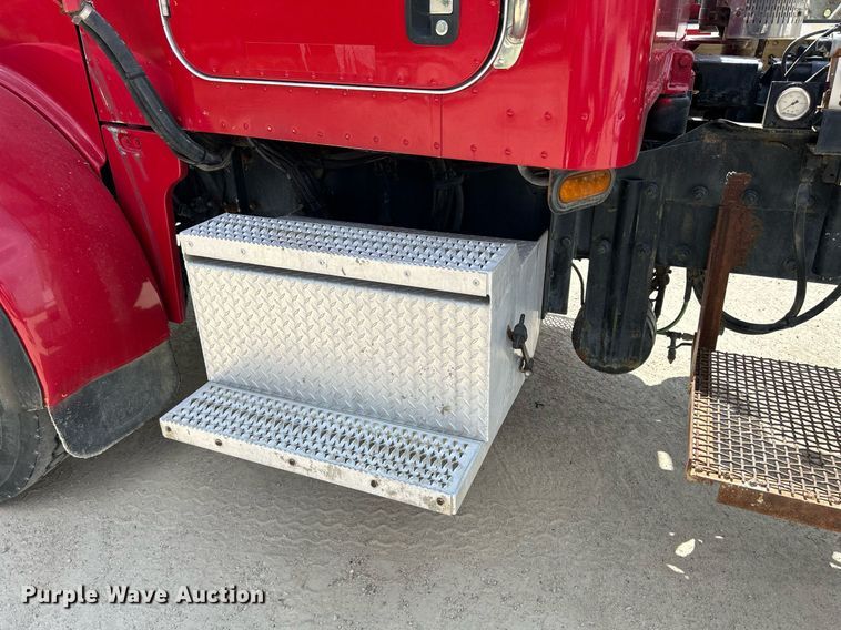 image for item DR4644 2007 Peterbilt 357  ready mix truck