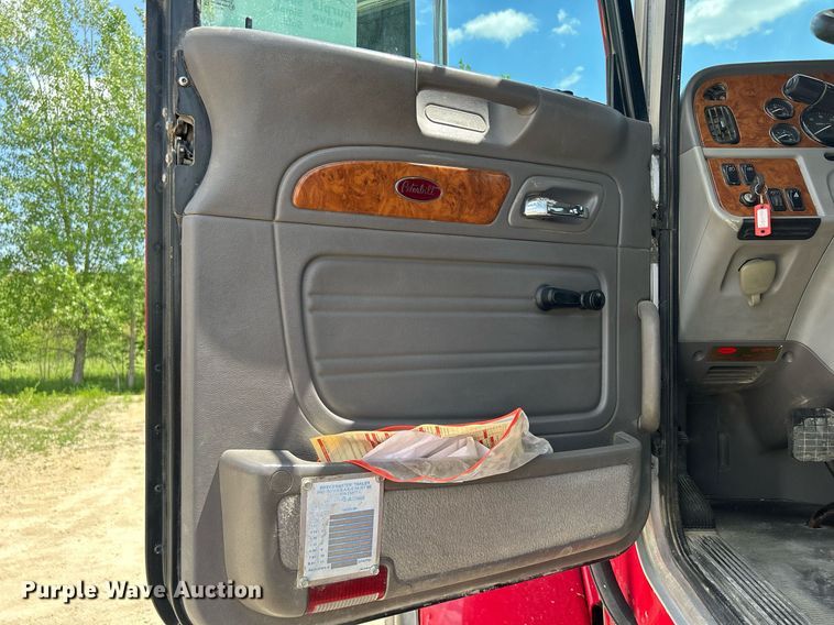 image for item DR4644 2007 Peterbilt 357  ready mix truck