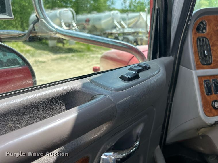 image for item DR4644 2007 Peterbilt 357  ready mix truck