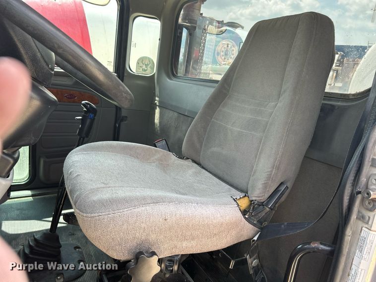 image for item DR4644 2007 Peterbilt 357  ready mix truck