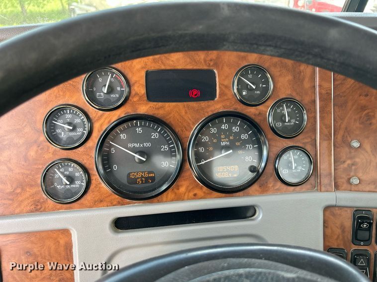 image for item DR4644 2007 Peterbilt 357  ready mix truck