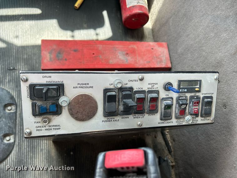 image for item DR4644 2007 Peterbilt 357  ready mix truck