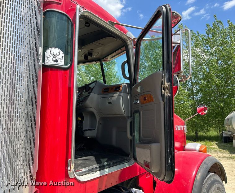 image for item DR4644 2007 Peterbilt 357  ready mix truck