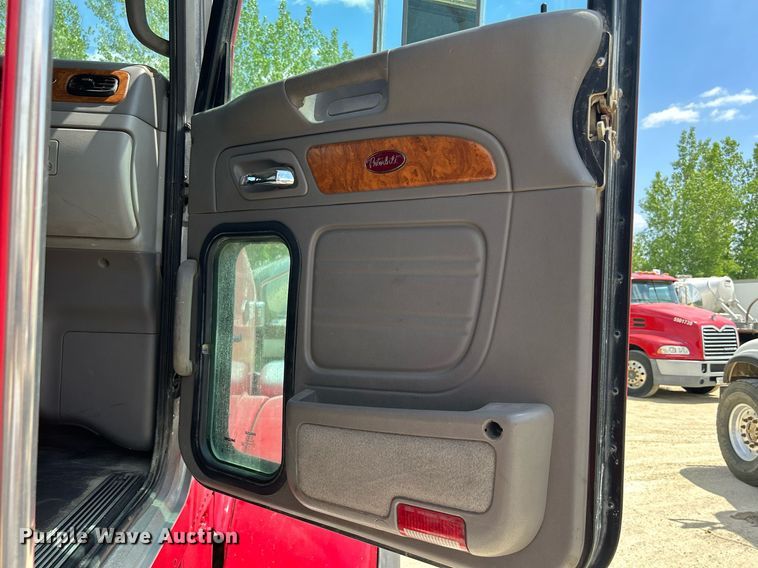 image for item DR4644 2007 Peterbilt 357  ready mix truck