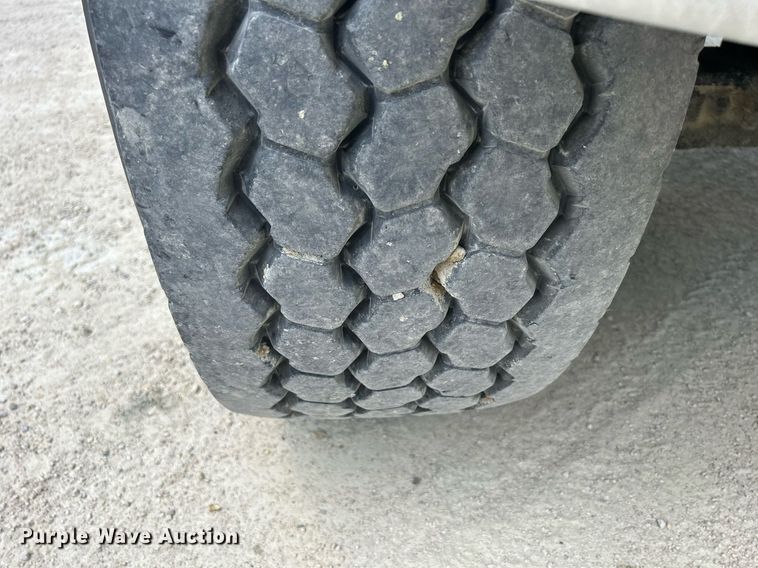 image for item DR4644 2007 Peterbilt 357  ready mix truck