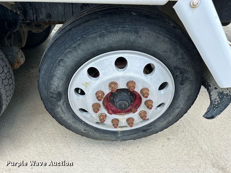 image for item DR4644 2007 Peterbilt 357  ready mix truck