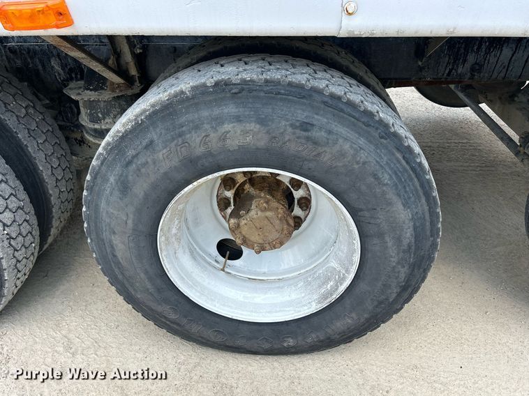 image for item DR4644 2007 Peterbilt 357  ready mix truck