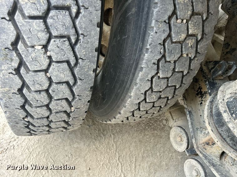 image for item DR4644 2007 Peterbilt 357  ready mix truck