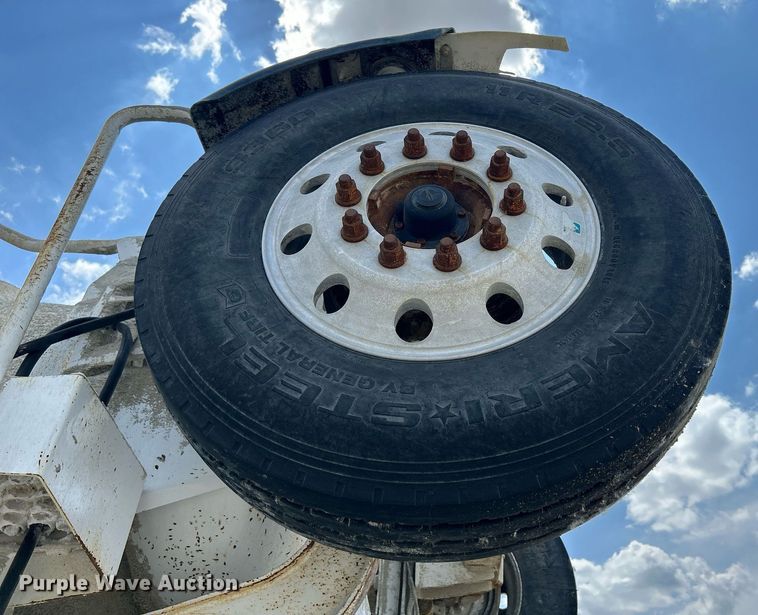 image for item DR4644 2007 Peterbilt 357  ready mix truck