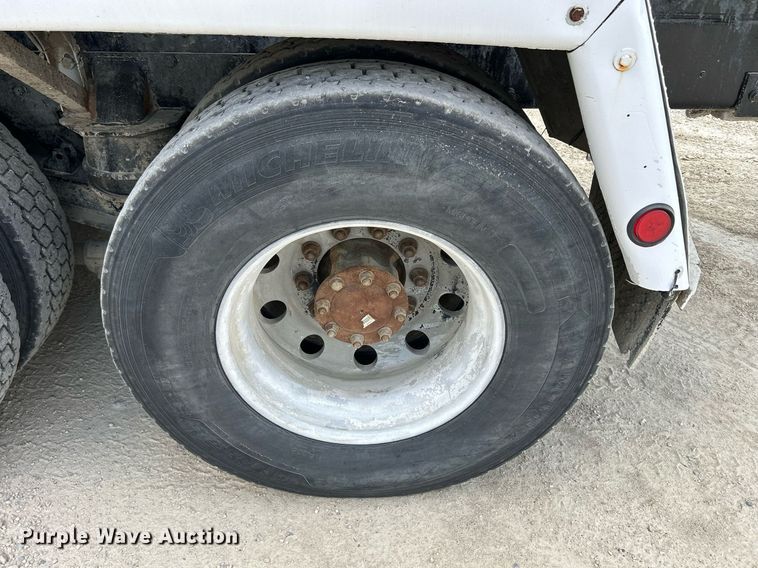 image for item DR4644 2007 Peterbilt 357  ready mix truck