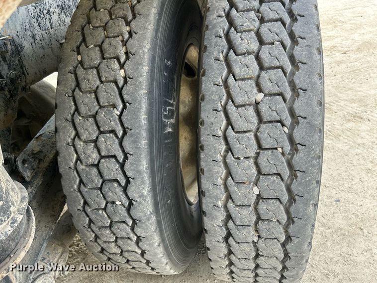 image for item DR4644 2007 Peterbilt 357  ready mix truck