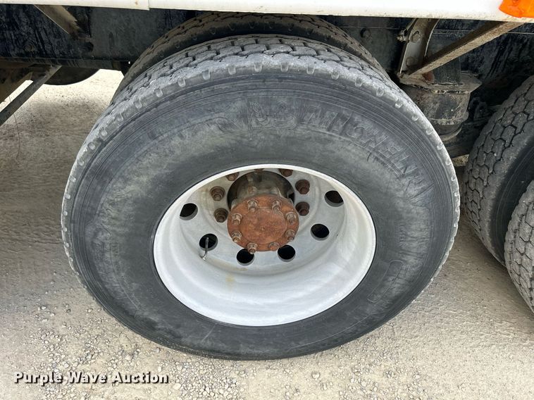 image for item DR4644 2007 Peterbilt 357  ready mix truck