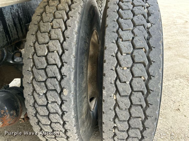 image for item DR4644 2007 Peterbilt 357  ready mix truck